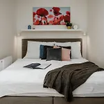 Three Bedroom Aparment With Terrace By Prague Days