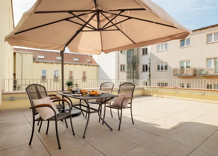 Three Bedroom Aparment With Terrace By Prague Days