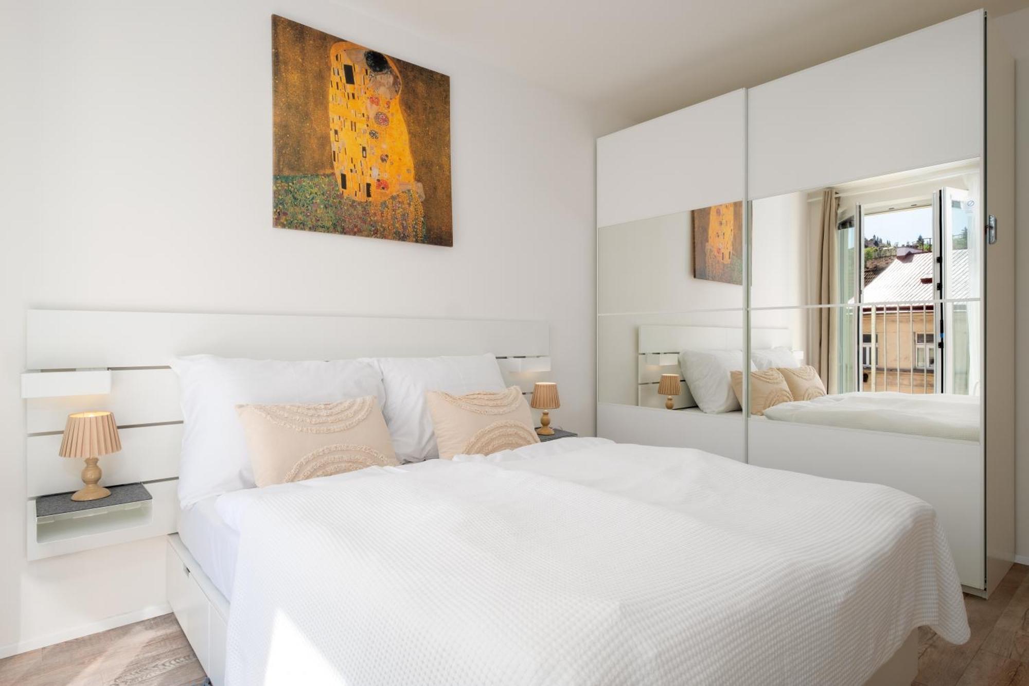 Three Bedroom Aparment With Terrace By Days Apartment