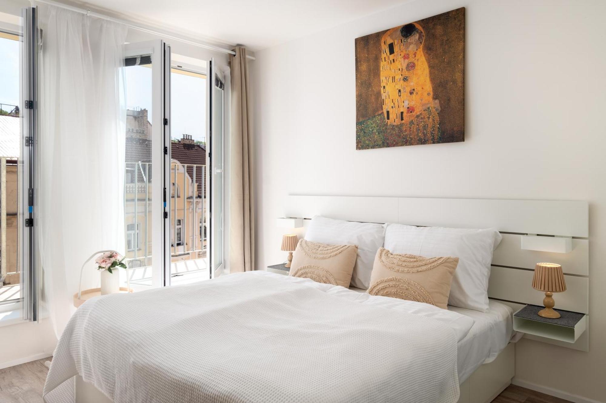 Three Bedroom Aparment With Terrace By Days *