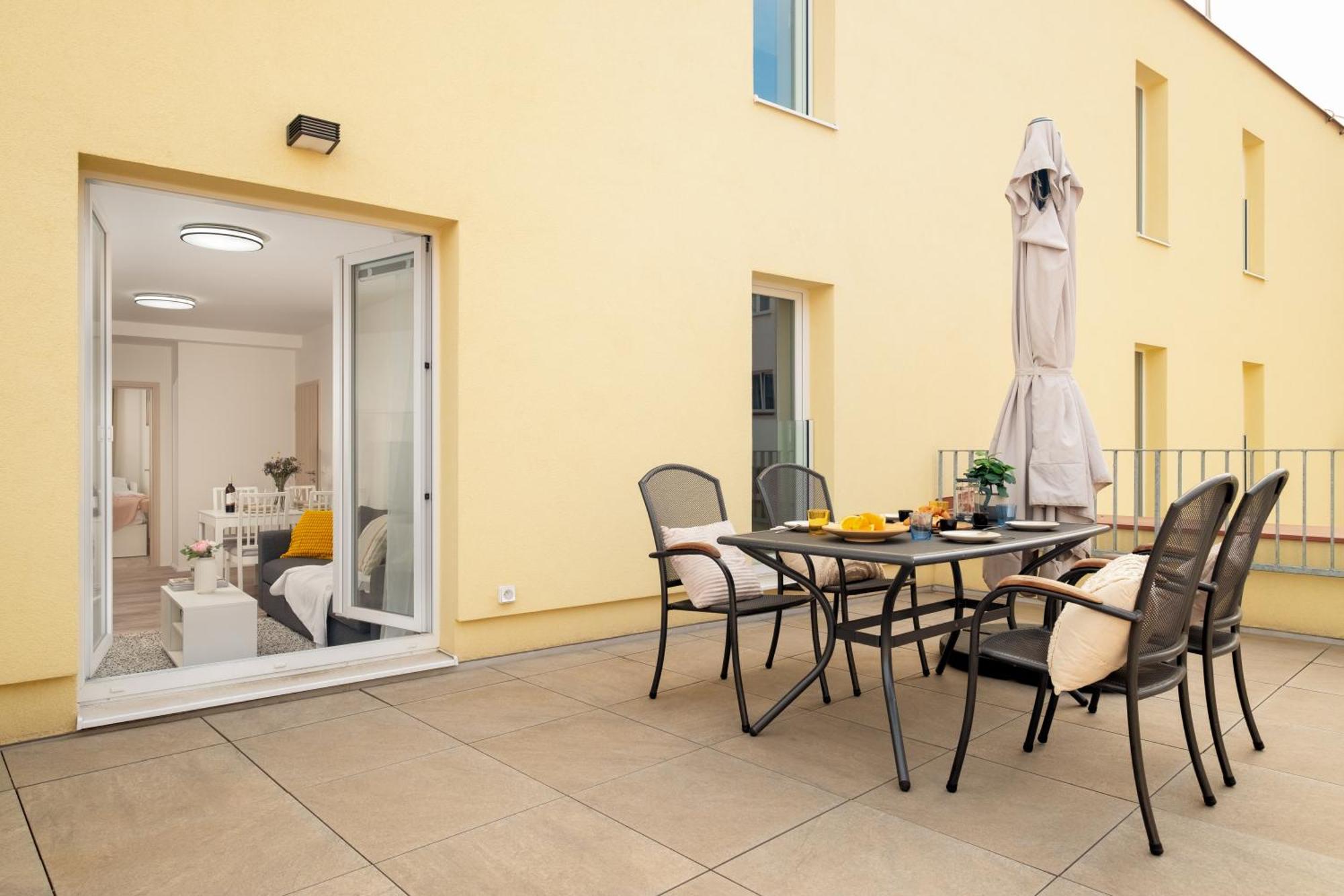 Three Bedroom Aparment With Terrace By Days Prague