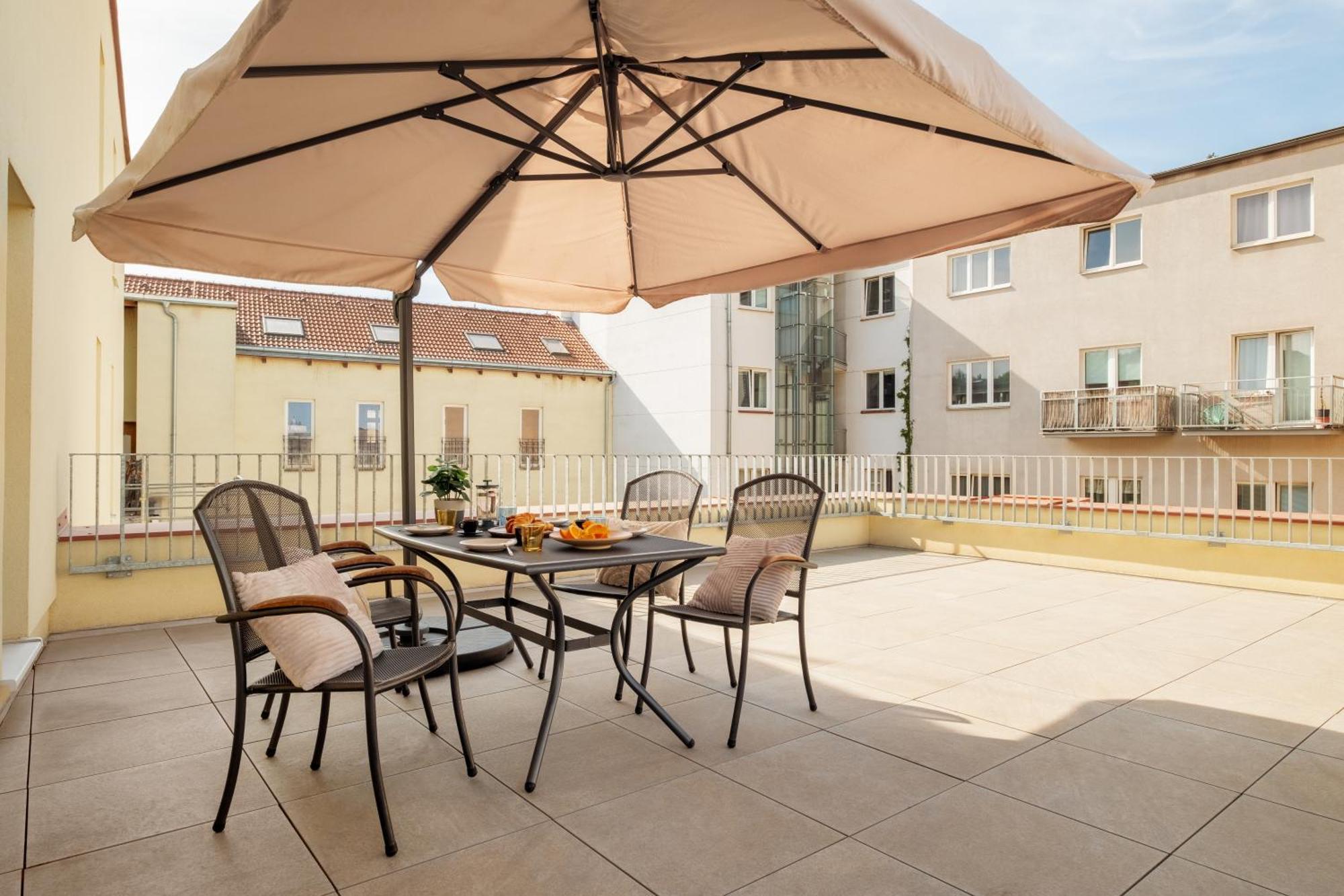 Three Bedroom Aparment With Terrace By Days Apartment
