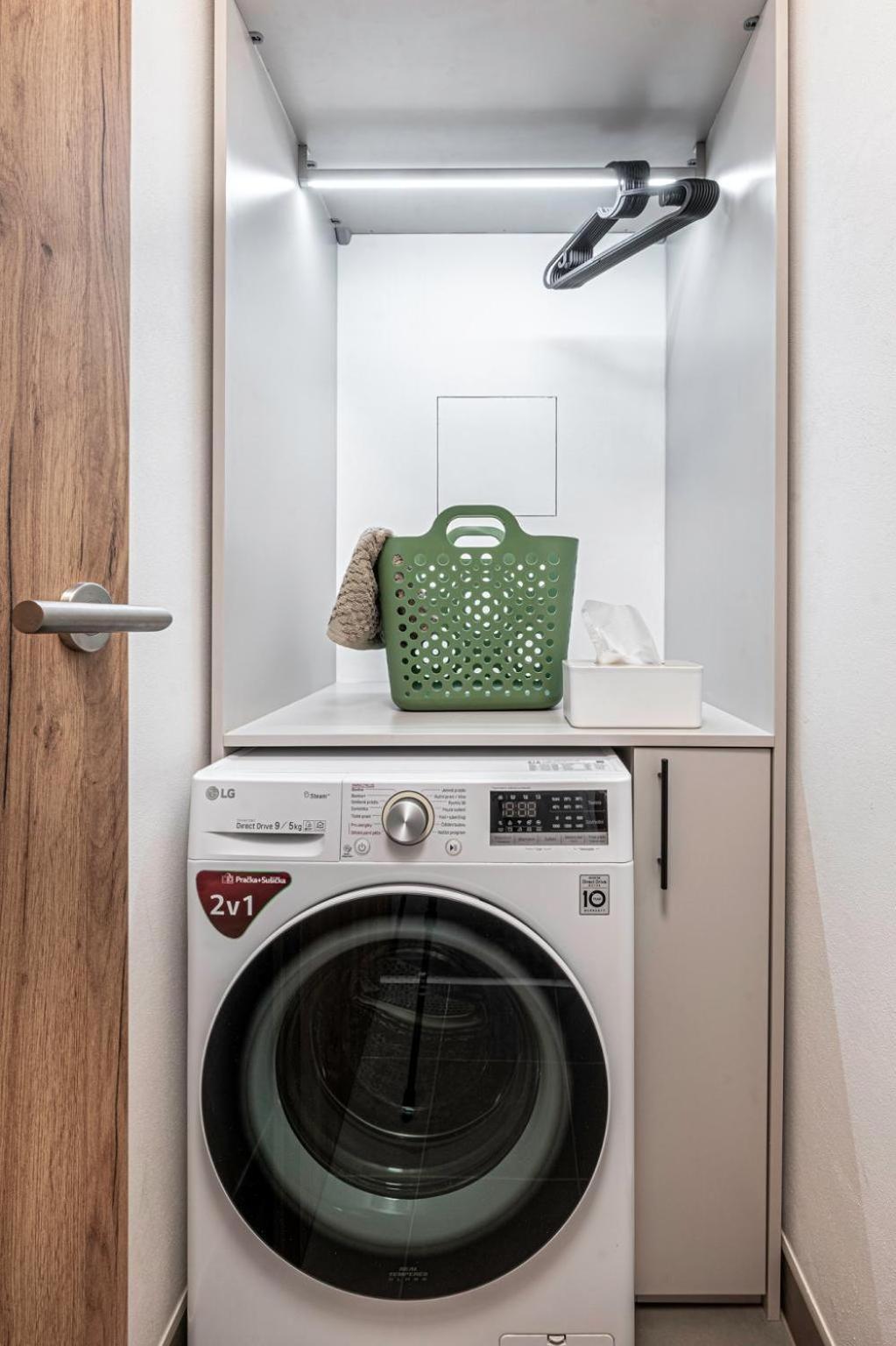 Apartmán Three Bedroom Aparment With Terrace By Days *